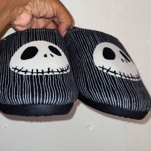 Disney Tim Burtons The Nightmare Be4 Christmas Slippers Black/White Sz 10/L NWT - Picture 3 of 13
